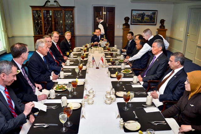 Estados Unidos por fortalecer cooperación militar con Singapur